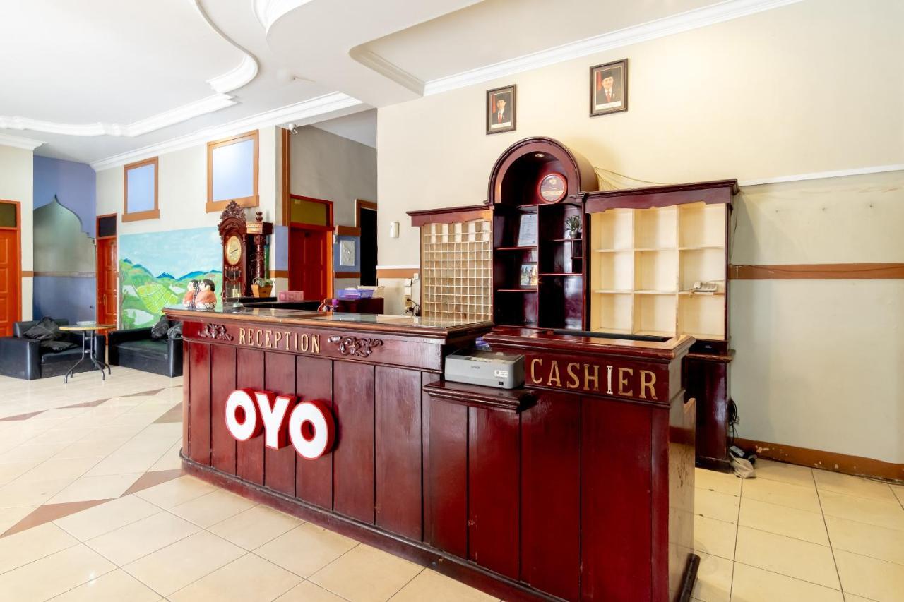 OYO1364庞多克威斯玛伊斯塔纳Xi酒店 棉兰 外观 照片