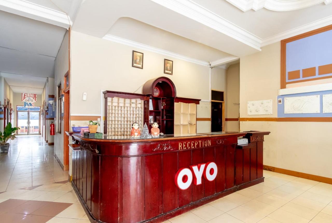 OYO1364庞多克威斯玛伊斯塔纳Xi酒店 棉兰 外观 照片
